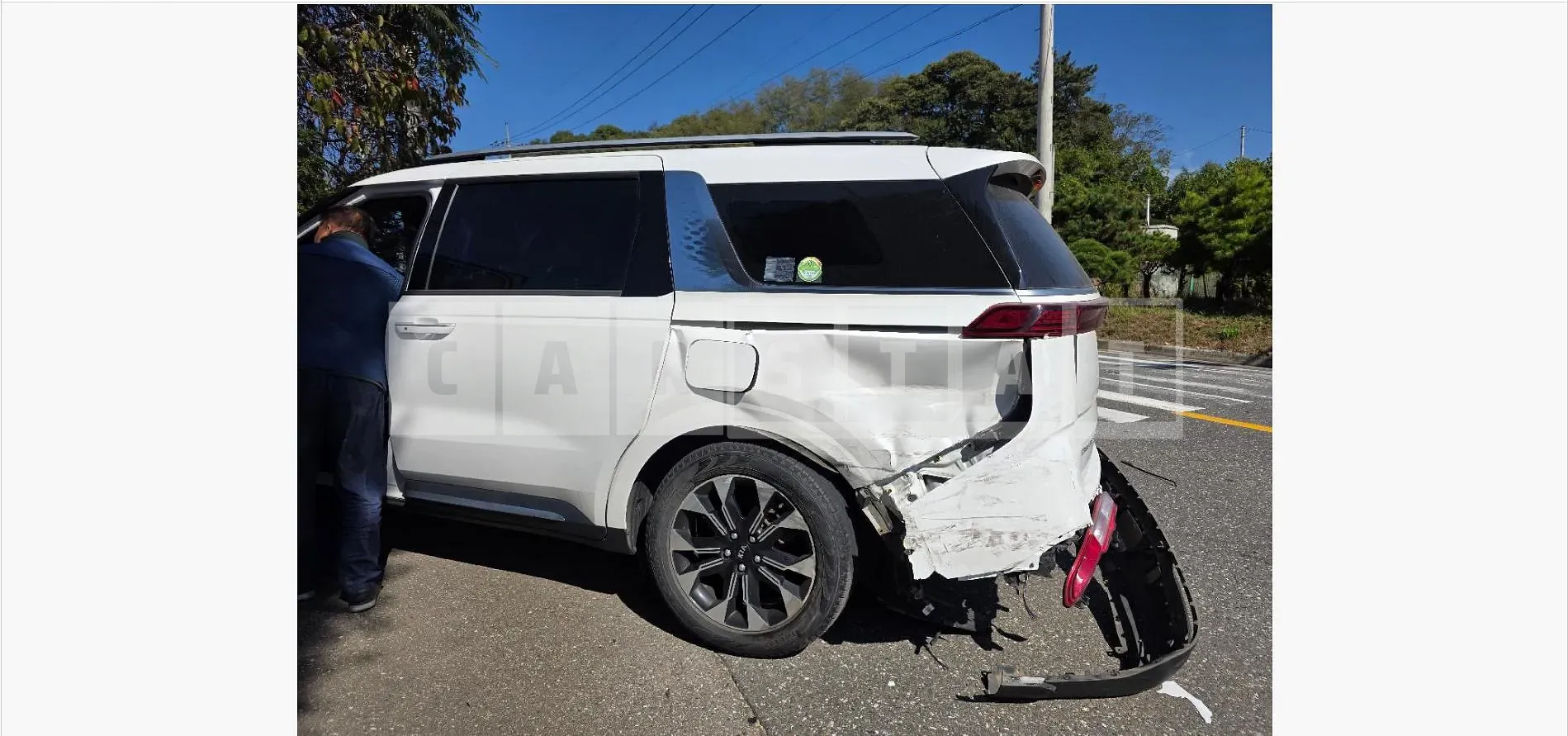 Photo 2 of 24: 2021 Kia Carnival 9-Seater 2.2 — Korean insurance auction