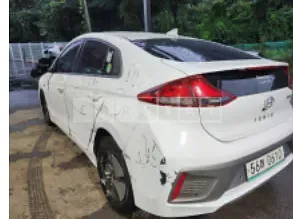 Photo 2 of 10: 2020 Hyundai Modern Ionic, VIN KMHC851CGLU171071 — Korean insurance auction