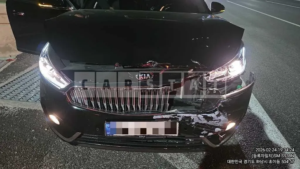 Photo 2 of 28: 2017 Kia K7 — Korean insurance auction