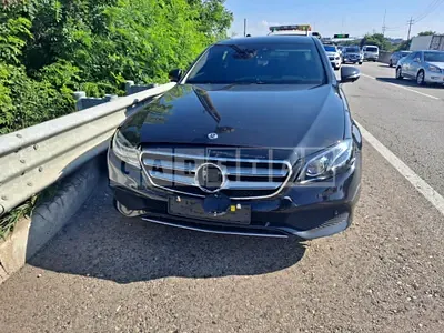 Photo 1 of 34: 2020 Mercedes-Benz E300, VIN W1KZF4JB1LA815194 — Korean insurance auction