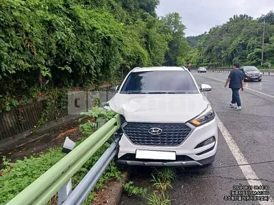 Photo 1 of 8: 2016 Hyundai Tucson, VIN KMHJ3815GHU352481 — Korean insurance auction