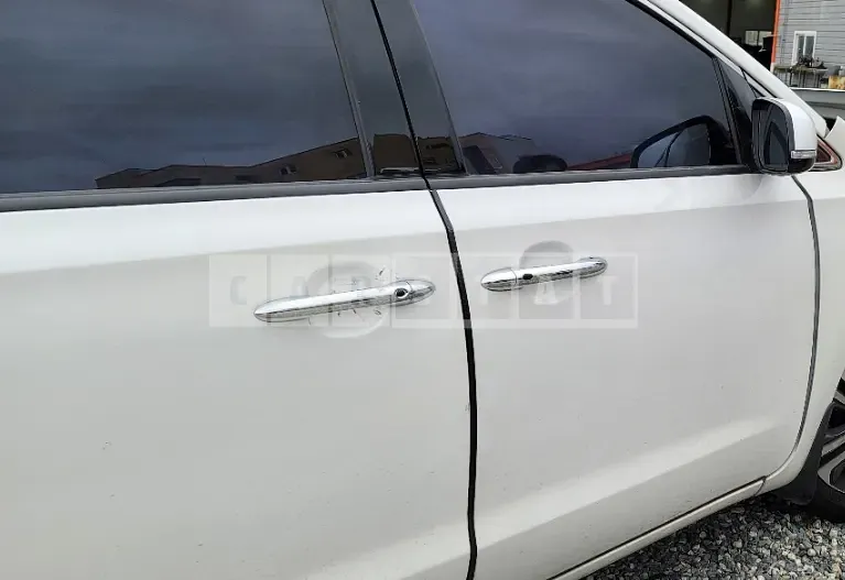 Photo 2 of 19: 2019 Kia Carnival, VIN KNHMF37ABKS553933 — Korean insurance auction