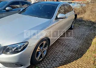 Photo 2 of 20: 2017 Mercedes-Benz E 300 — Korean insurance auction
