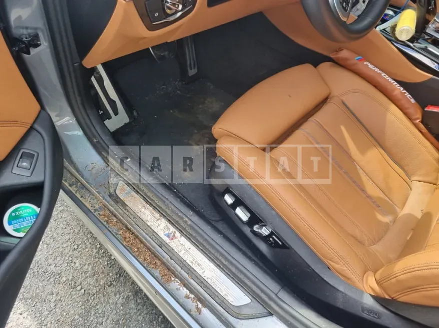 Photo 2 of 8: 2023 BMW 520i — Korean insurance auction