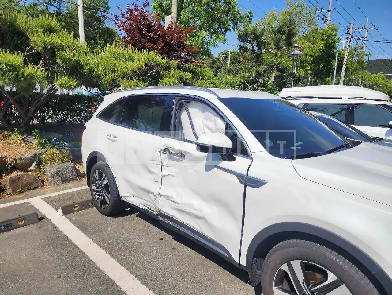 Photo 2 of 10: 2021 Kia Sorento Hybrid, VIN KNARL81GBNA083076 — Korean insurance auction