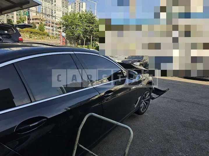 Photo 2 of 21: 2019 BMW 520i Luxury — Korean insurance auction