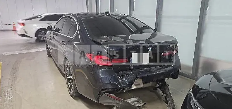 Photo 2 of 39: 2021 BMW 530i — Korean insurance auction