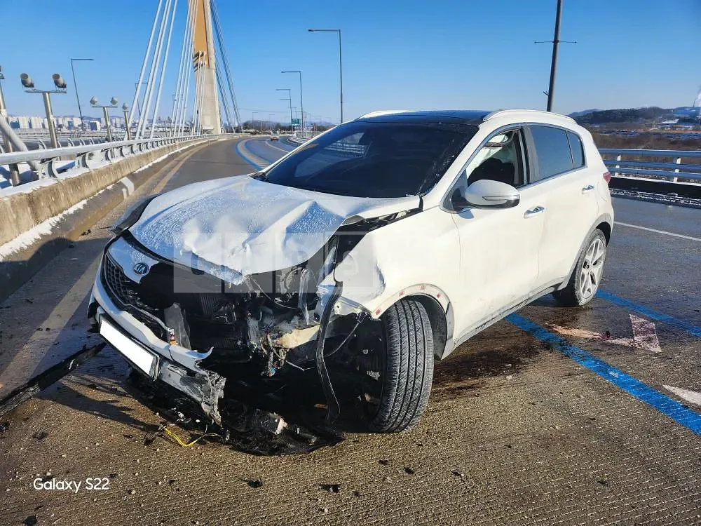 Photo 2 of 8: 2015 Kia Sportage, VIN KNAPM813BGK026697 — Korean insurance auction