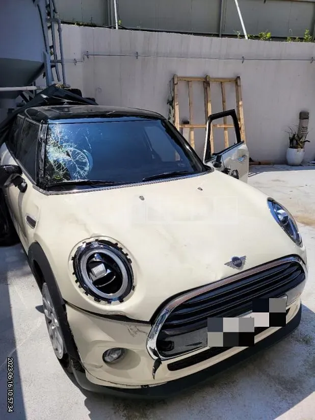 Photo 2 of 9: 2019 MINI Cooper Five-Door, VIN WMWXV7107L2L98479 — Korean insurance auction