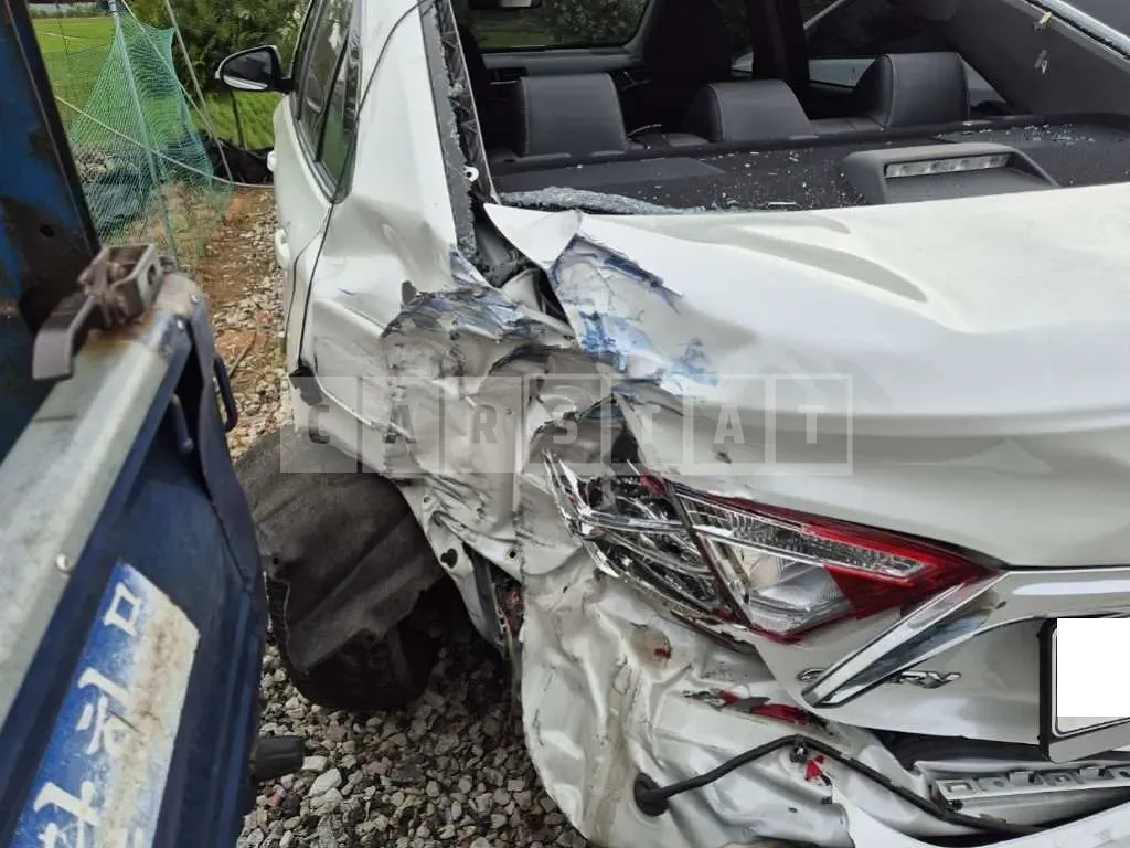 Photo 2 of 14: 2016 Toyota Camry — Korean insurance auction