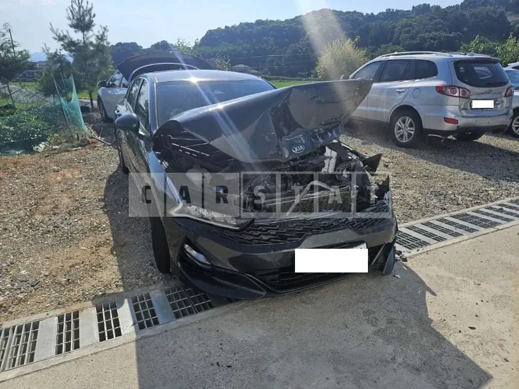 Photo 2 of 11: 2020 Kia K5 — Korean insurance auction