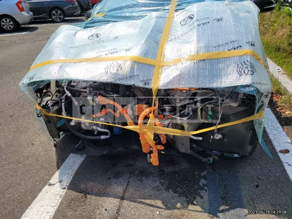 Photo 2 of 18: 2018 Kia K5, VIN KNAGU41EBJA016491 — Korean insurance auction