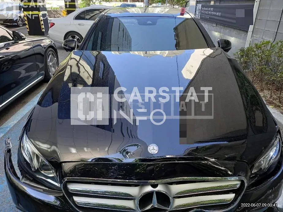 Photo 2 of 12: 2016 Mercedes-Benz E300 4Matic, VIN WDDZF4KB4HA080393 — Korean insurance auction