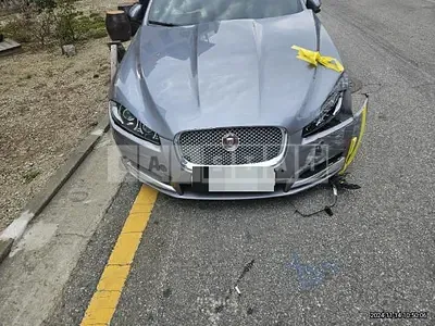 Photo 1 of 15: 2014 Jaguar XF 3.0d — Korean insurance auction