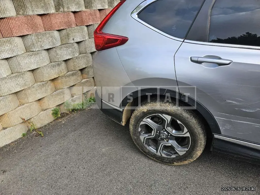 Photo 2 of 13: 2017 Honda CR-V 4WD — Korean insurance auction