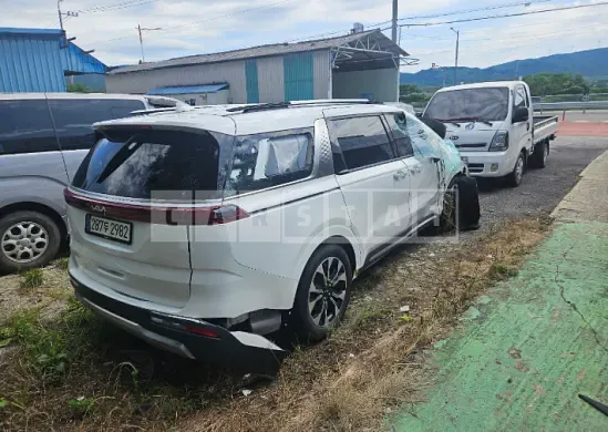 Photo 2 of 26: 2022 Kia Carnival — Korean insurance auction