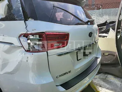 Photo 1 of 17: 2018 Kia Carnival, VIN KNAMB81ABKS475115 — Korean insurance auction