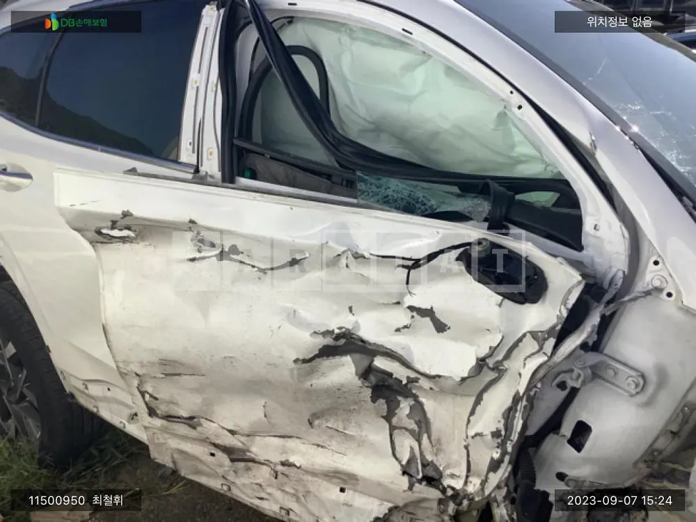 Photo 2 of 21: 2020 Hyundai Santa Fe, VIN KMHS581HHMU321463 — Korean insurance auction