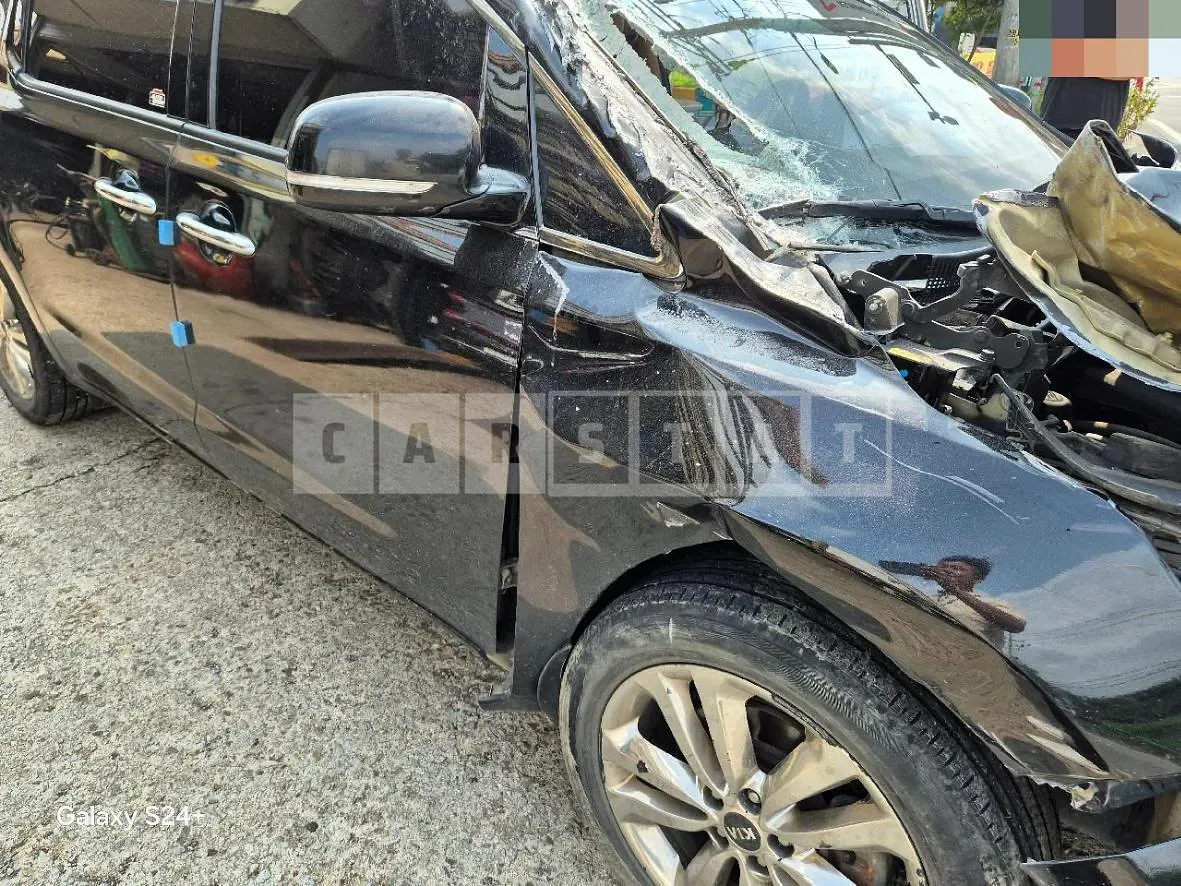 Photo 2 of 9: 2014 Kia Carnival — Korean insurance auction