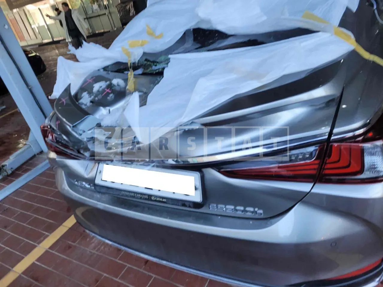 Photo 2 of 23: 2020 Lexus ES300h, VIN JTHB21B16L2089448 — Korean insurance auction