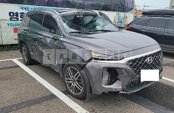 Photo 2 of 19: 2019 Hyundai Santa Fe, VIN KMHS381CDKU008441 — Korean insurance auction