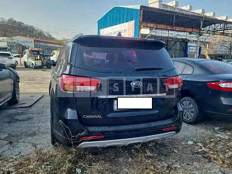 Photo 2 of 9: 2017 Kia Carnival, VIN KNAMC81ABHS300389 — Korean insurance auction