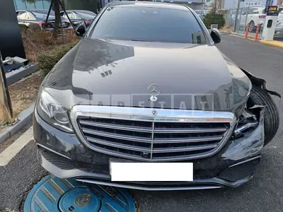 Photo 1 of 17: 2018 Hyundai Mercedes-Benz E 300, VIN KMHFF41CBHA577890 — Korean insurance auction