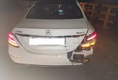 Photo 1 of 9: 2017 Mercedes-Benz E 300 4Matic, VIN WDDZF4KB8HA077058 — Korean insurance auction