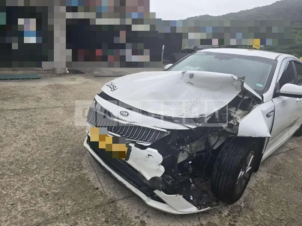 Photo 2 of 5: 2019 Kia K5 LPG — Korean insurance auction