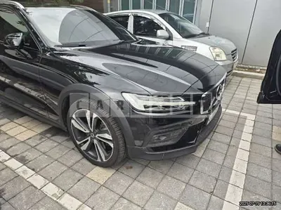 Photo 1 of 22: 2019 Volvo V60CC T5 AWD — Korean insurance auction