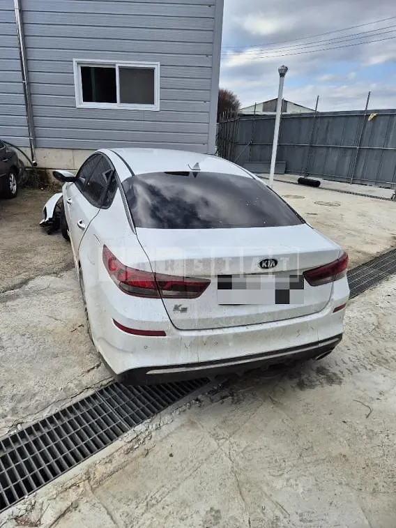 Photo 2 of 13: 2018 Kia K5 2.0 — Korean insurance auction