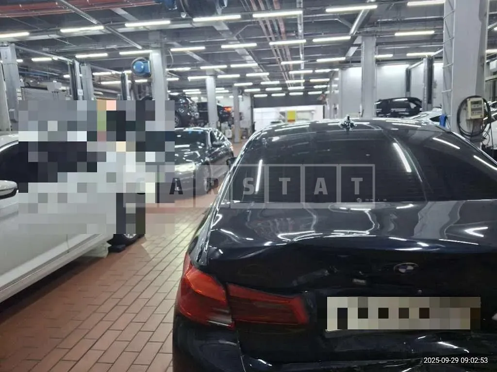 Photo 2 of 20: 2018 BMW 530i — Korean insurance auction