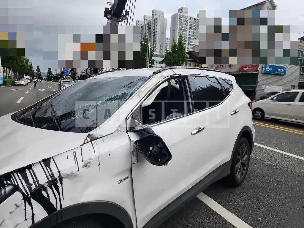 Photo 2 of 4: 2017 Hyundai Santa Fe DM 2.0, VIN KMHSW81UBHU762039 — Korean insurance auction