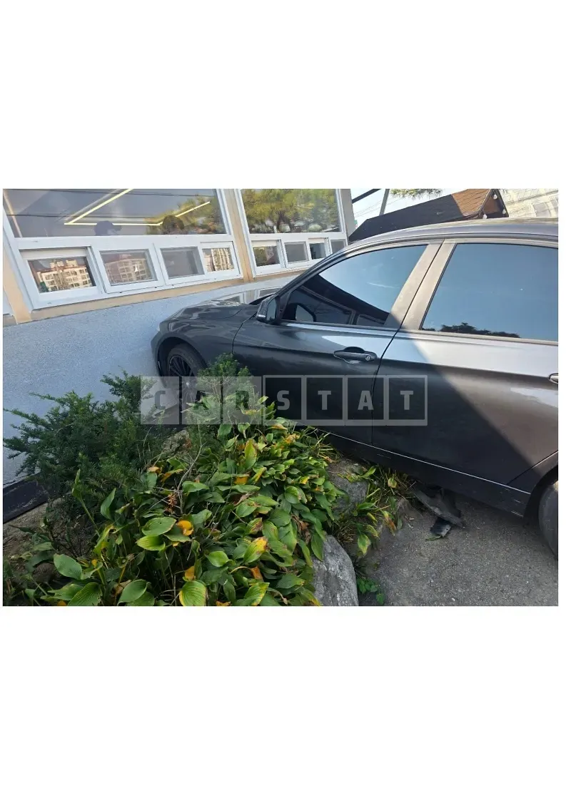 Photo 2 of 5: 2015 BMW 320d xDrive — Korean insurance auction