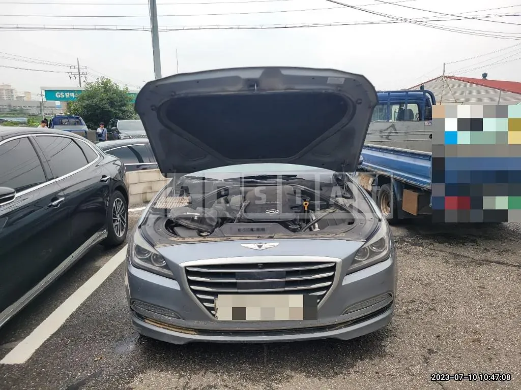 Photo 2 of 34: 2015 Genesis 3.8 — Korean insurance auction