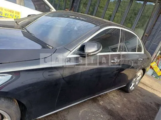 Photo 2 of 4: 2018 Mercedes-Benz E 200 — Korean insurance auction