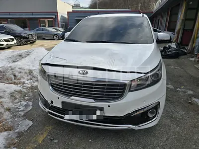 Photo 1 of 7: 2016 Kia Carnivals — Korean insurance auction