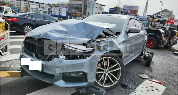 Photo 2 of 35: 2017 BMW 520d xDrive — Korean insurance auction