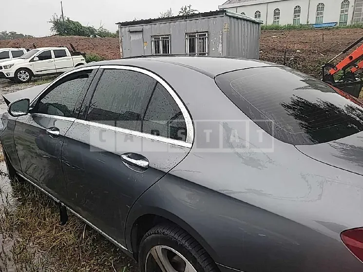 Photo 2 of 22: 2019 Mercedes-Benz E220d, VIN WDDZF0EB3KA491702 — Korean insurance auction
