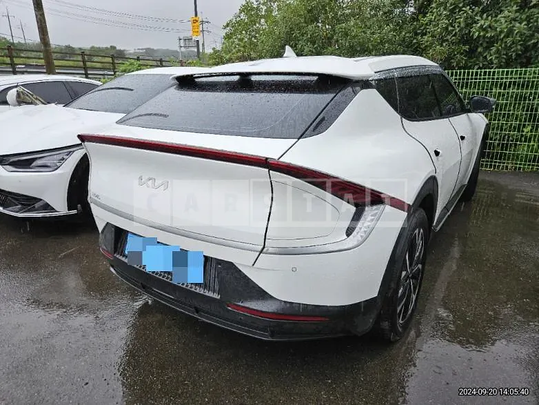 Photo 2 of 14: 2022 Kia EV6 4WD — Korean insurance auction