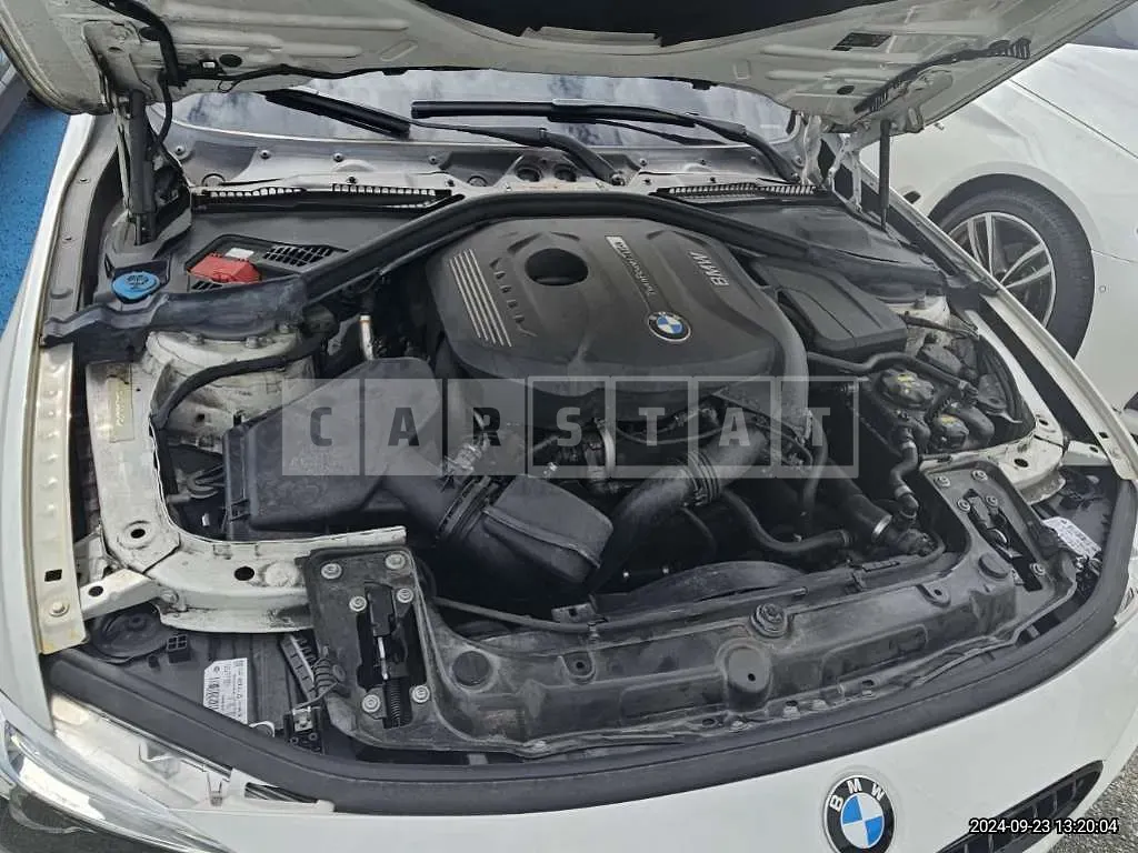Photo 2 of 19: 2018 BMW 330i — Korean insurance auction