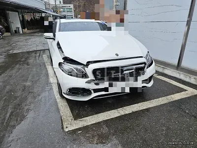 Photo 1 of 30: 2017 Mercedes-Benz E200 — Korean insurance auction