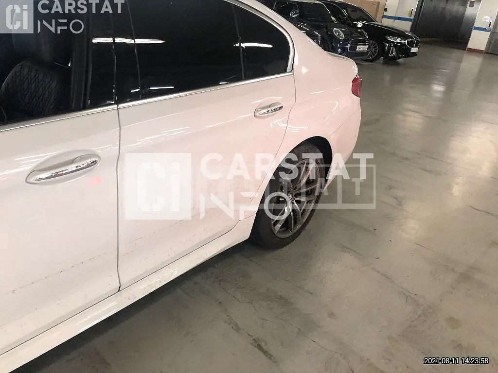 Photo 2 of 14: 2018 BMW Salving 520d xDrive, VIN WBAJC5102JWE55941 — Korean insurance auction