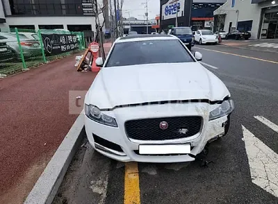 Photo 1 of 34: 2018 Jaguar XF 20d, VIN SAJBB4BN4JCY66174 — Korean insurance auction