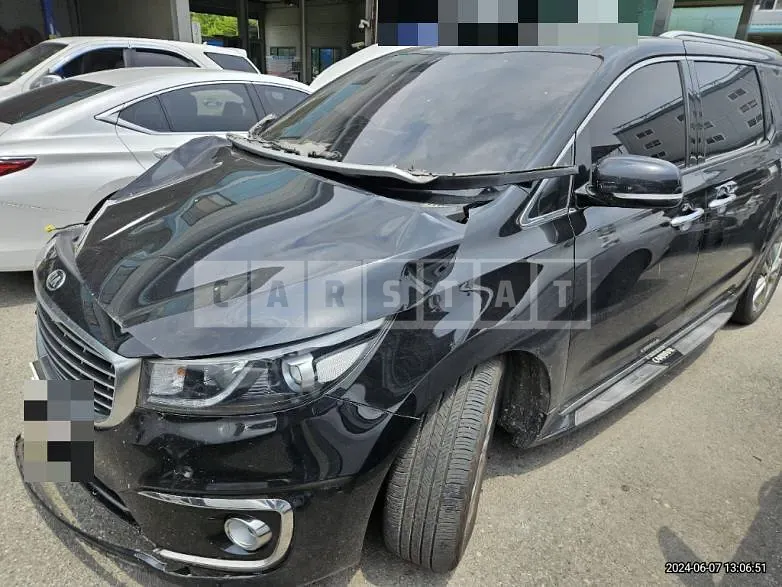 Photo 2 of 14: 2018 Kia Carnival — Korean insurance auction