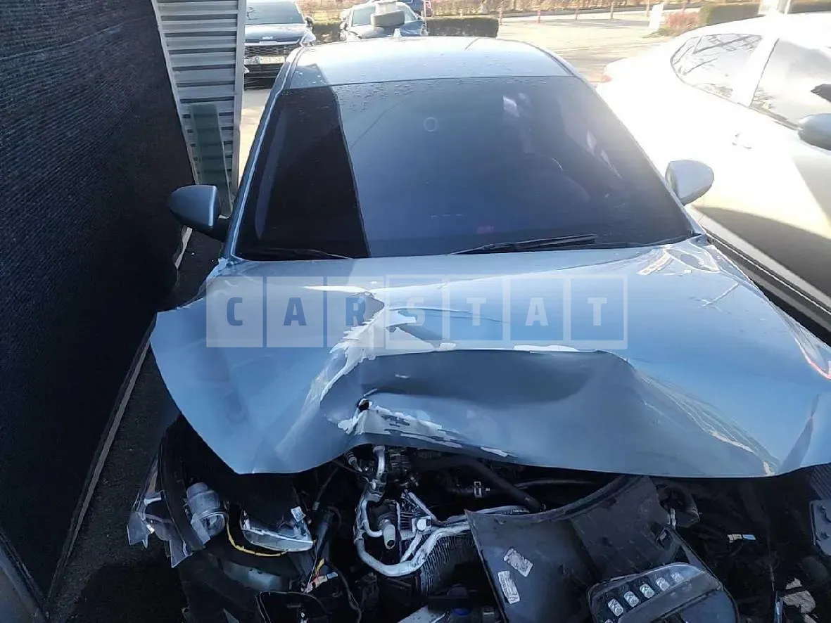 Photo 2 of 10: 2018 Hyundai IONIQ Electric, VIN KMHC851HFJU023175 — Korean insurance auction