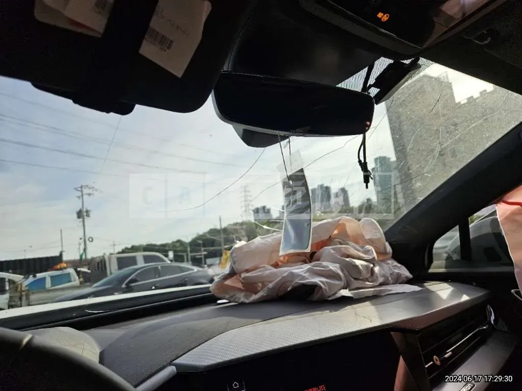 Photo 2 of 15: 2023 Audi Q4 e-tron — Korean insurance auction