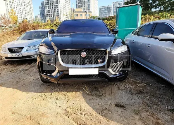 Photo 2 of 38: 2017 Jaguar F-Pace 30d, VIN SADCA2BK8HA493926 — Korean insurance auction