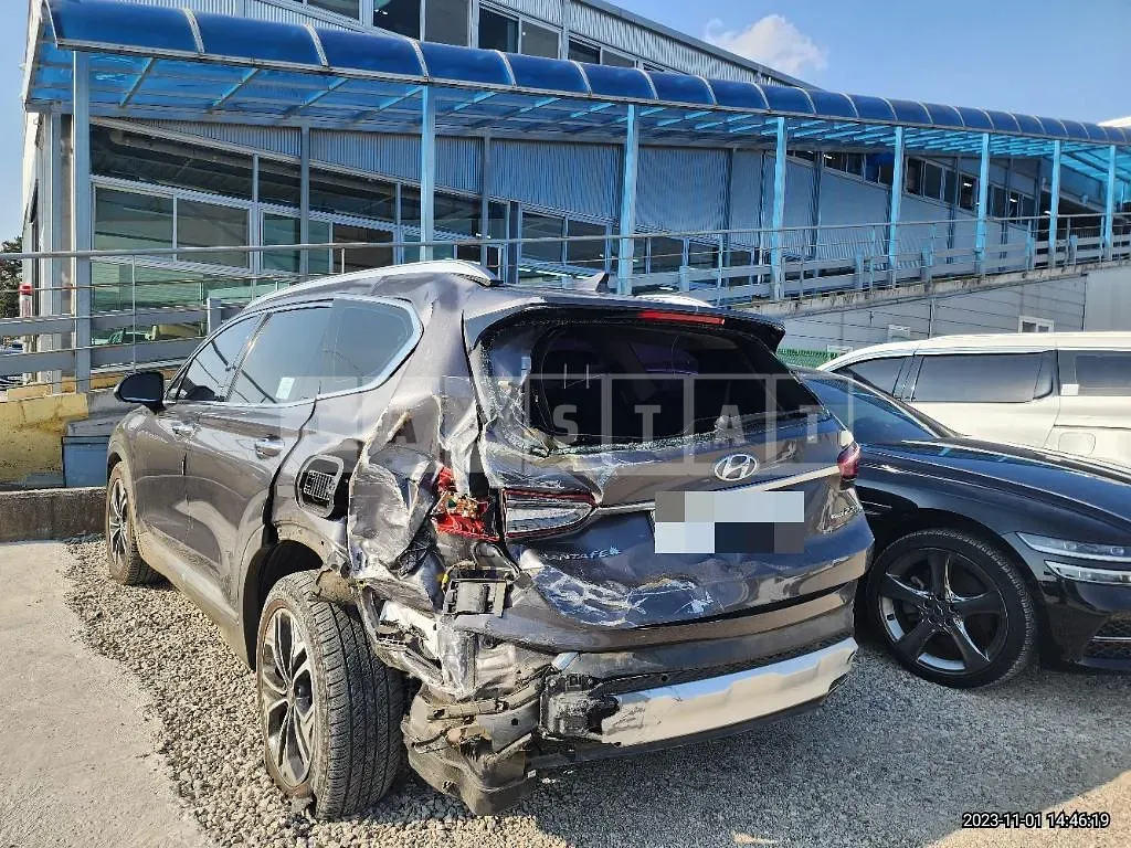 Photo 2 of 38: 2018 Hyundai Santa Fe TM 2.2 4WD, VIN KMHS381CDKU006781 — Korean insurance auction