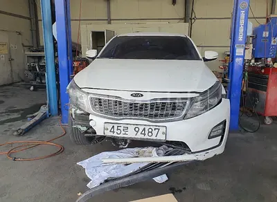 Photo 1 of 12: 2015 Kia K5, VIN KNAGN41CBFA091790 — Korean insurance auction